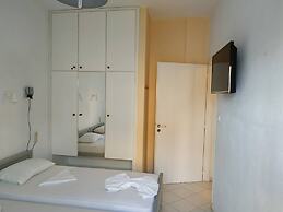 Small Apartment For 3 Pers 70meters From The Beach