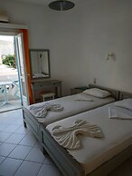 Small Apartment For 3 Pers 70meters From The Beach