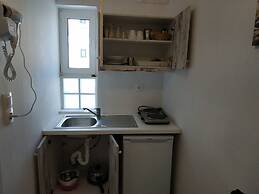 Small Apartment For 3 Pers 70meters From The Beach