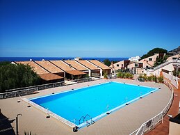 Kefalure, Terraced House in Residence With Swimming Pool