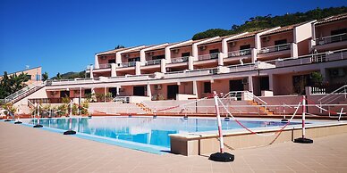 Kefalure, Terraced House in Residence With Swimming Pool