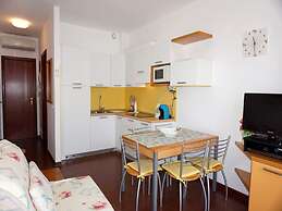 Cozy Apartment With Large Terrace-beahost Rentals