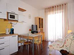Cozy Apartment With Large Terrace-beahost Rentals