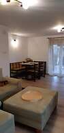 Green Retreat Kuca uz Rijeku za Savrseni Odmor