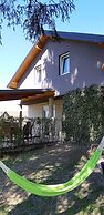 Green Retreat Kuca uz Rijeku za Savrseni Odmor