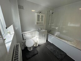 Lovely 3 Bedroom Apartment In Newcastle Upon Tyne With Free Parking