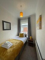 Lovely 3 Bedroom Apartment In Newcastle Upon Tyne With Free Parking