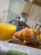 Lovely 3 Bedroom Apartment In Newcastle Upon Tyne With Free Parking