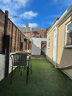 Lovely 3 Bedroom Apartment In Newcastle Upon Tyne With Free Parking