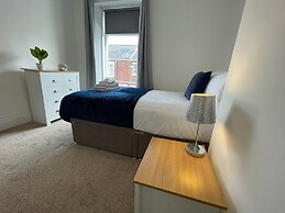 Lovely 3 Bedroom Apartment In Newcastle Upon Tyne With Free Parking