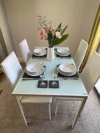 Lovely 3 Bedroom Apartment In Newcastle Upon Tyne With Free Parking