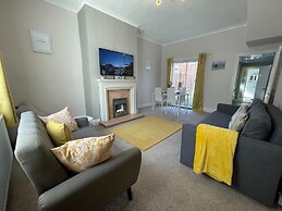 Lovely 3 Bedroom Apartment In Newcastle Upon Tyne With Free Parking