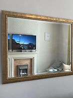 Lovely 3 Bedroom Apartment In Newcastle Upon Tyne With Free Parking