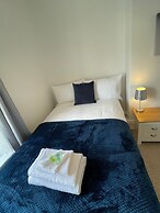 Lovely 3 Bedroom Apartment In Newcastle Upon Tyne With Free Parking