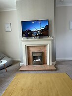 Lovely 3 Bedroom Apartment In Newcastle Upon Tyne With Free Parking