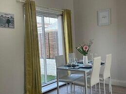 Lovely 3 Bedroom Apartment In Newcastle Upon Tyne With Free Parking