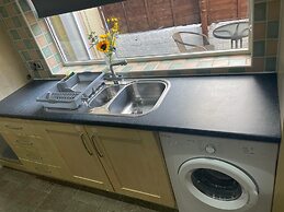 Lovely 3 Bedroom Apartment In Newcastle Upon Tyne With Free Parking