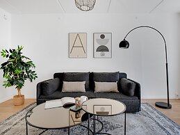 Sanders Fields - Chic 3-bdr Townhouse w Terrace