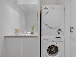 Sanders Fields - Chic 3-bdr Townhouse w Terrace