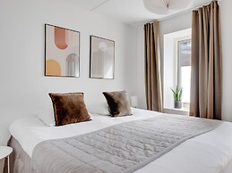 Sanders Fields - Chic 3-bdr Townhouse w Terrace