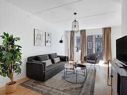Sanders Fields - Chic 3-bdr Townhouse w Terrace