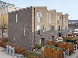 Sanders Fields - Chic 3-bdr Townhouse w Terrace