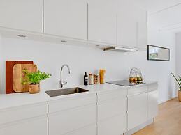 Sanders Fields - Chic 3-bdr Townhouse w Terrace