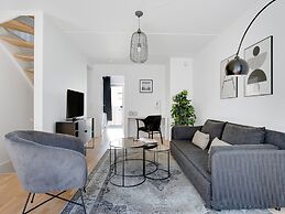 Sanders Fields - Chic 3-bdr Townhouse w Terrace