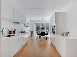 Sanders Fields - Chic 3-bdr Townhouse w Terrace