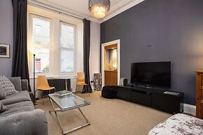 Spacious 2 Bedroom House Near The Meadows