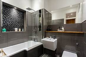 Spacious 2 Bedroom House Near The Meadows