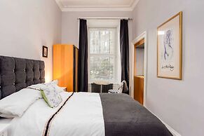 Spacious 2 Bedroom House Near The Meadows