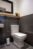 Spacious 2 Bedroom House Near The Meadows