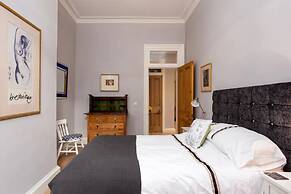 Spacious 2 Bedroom House Near The Meadows