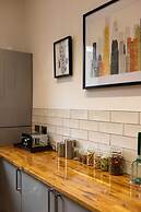 Spacious 2 Bedroom House Near The Meadows