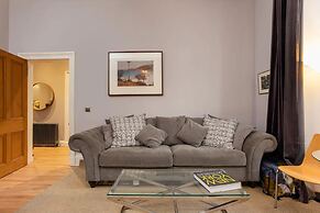 Spacious 2 Bedroom House Near The Meadows