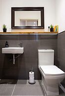 Spacious 2 Bedroom House Near The Meadows