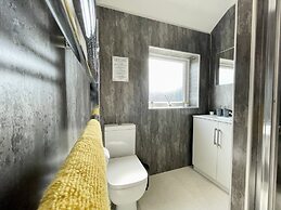 Worksop Newly Refurbished 2-bedroom House