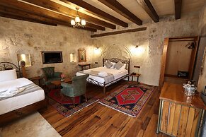 Sarnich Cave Suites