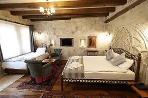 Sarnich Cave Suites