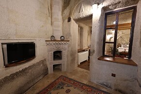 Sarnich Cave Suites