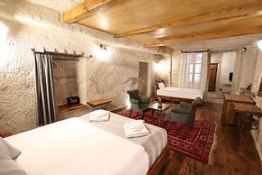 Sarnich Cave Suites