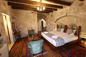 Sarnich Cave Suites