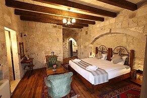 Sarnich Cave Suites