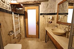 Sarnich Cave Suites
