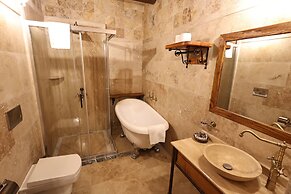 Sarnich Cave Suites