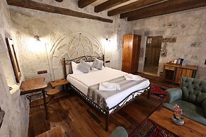 Sarnich Cave Suites