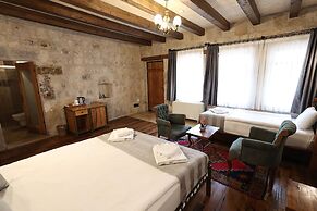 Sarnich Cave Suites