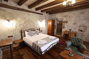 Sarnich Cave Suites