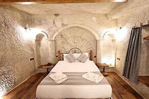 Sarnich Cave Suites